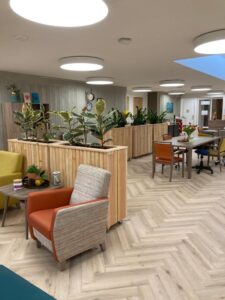 Douglas plantenbak met verticale planken op wielen