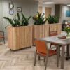 Douglas plantenbak met verticale planken op wielen