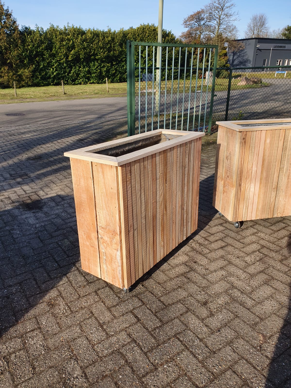 Plantenbak op wielen - verticale planken - De Hout