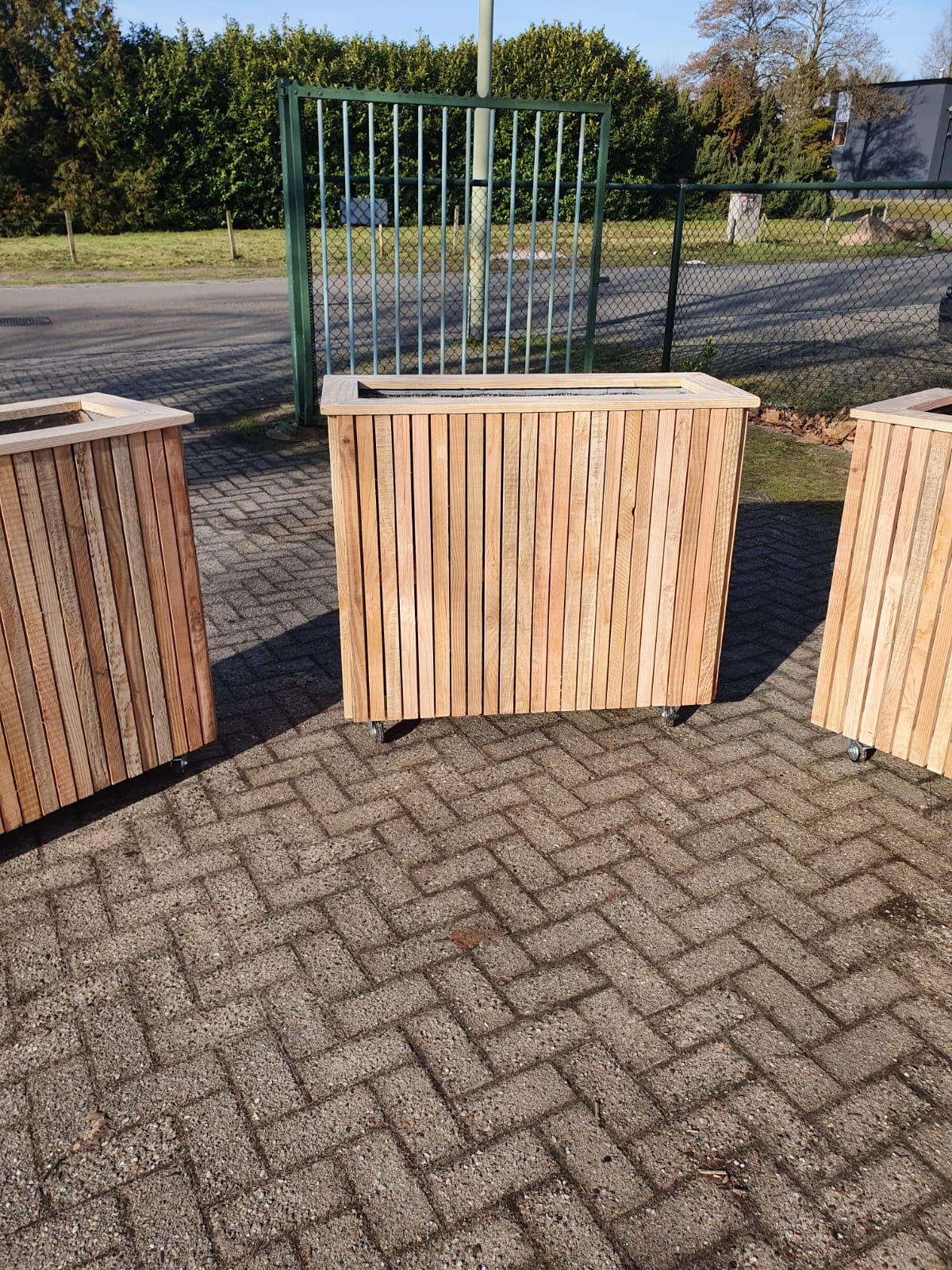 Plantenbak op wielen - verticale planken - De Hout