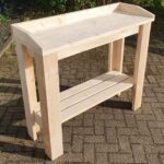 Stoere en degelijke oppottafel van steigerhout