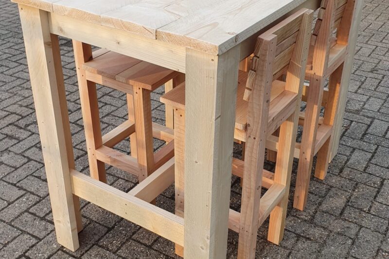 Stoere en degelijk bartafel van steigerhout
