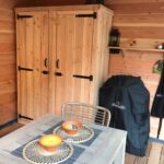 Douglas tuinkast met zwart hang- en sluit werk