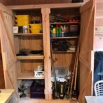 Douglas tuinkast met zwart hang- en sluit werk