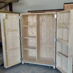 Steigerhouten zadelkast ''Oss''